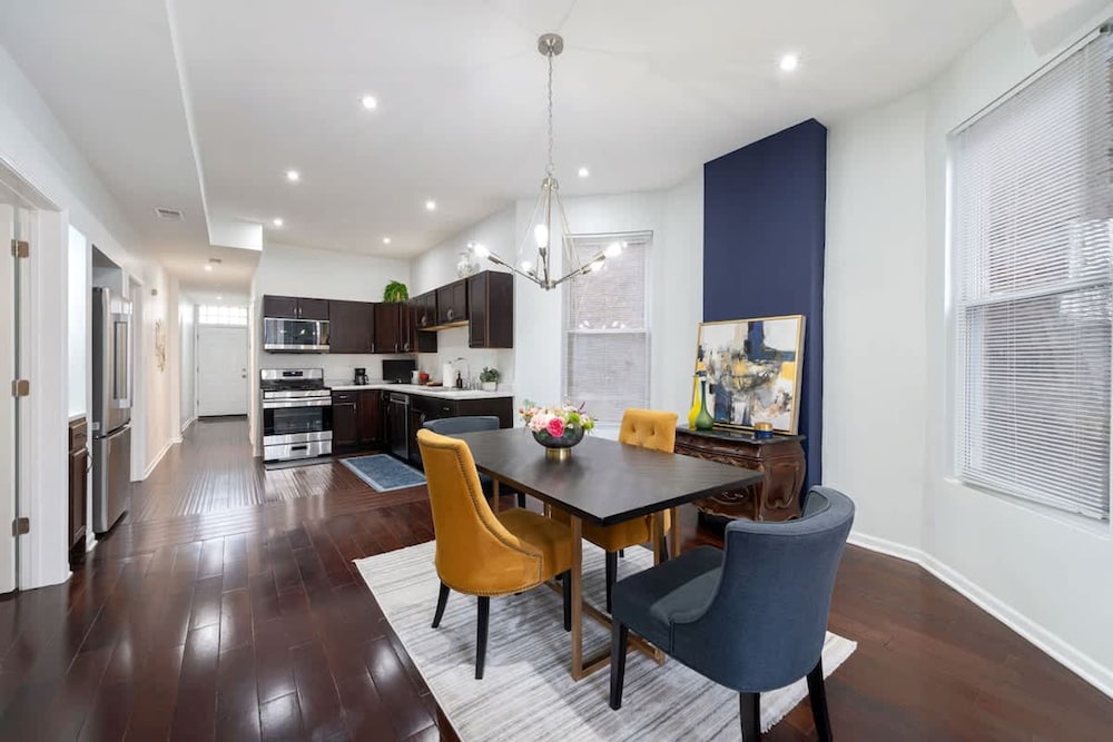 Chic and Cozy 3-bed Escape in Chicago