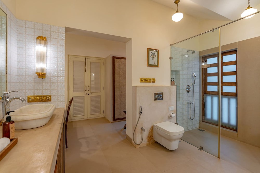 Loto Bianco by Hireavilla -4br w Pvt Pool Siolim