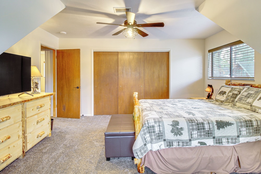 5 Mi to Woodland Lake Park: Cabin in Pinetop!