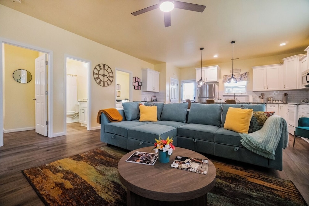 3BR Getaway Hot Tub, Games & Family Fun