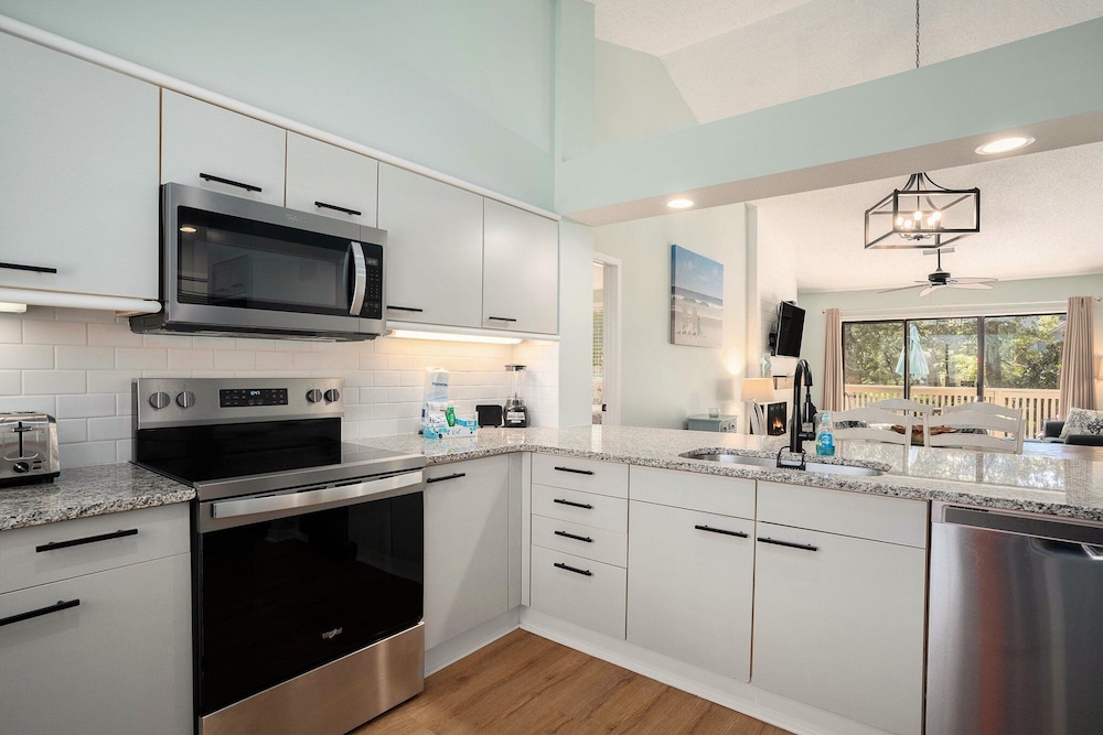 2d West Hyde Park 3 Bedroom Condo