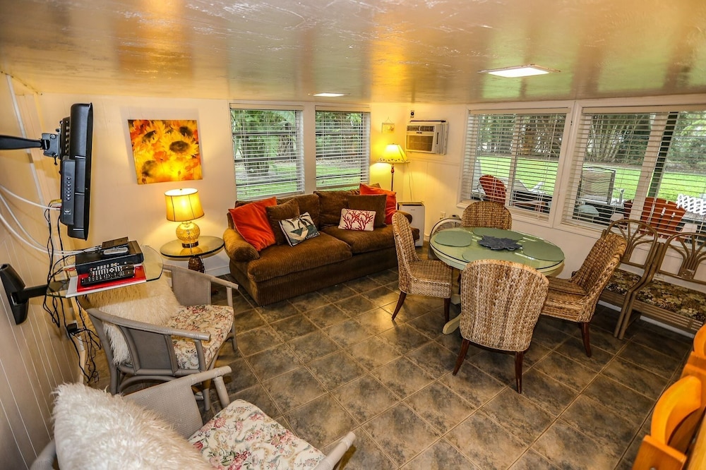 167 Hercules - Sunkissed Cottage view 4