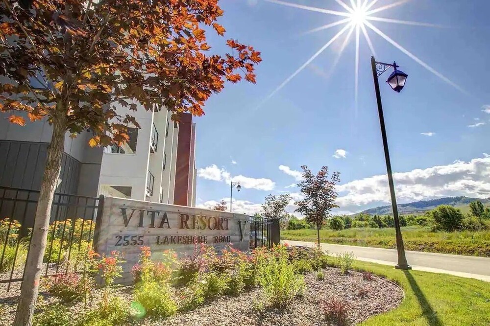 Vernon Vacations - Romantic Lakeside Studio Suite - Property Image 7