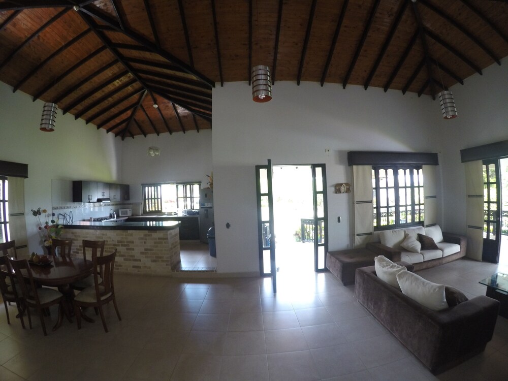 Mansion del Lago Calima - Property Image 8