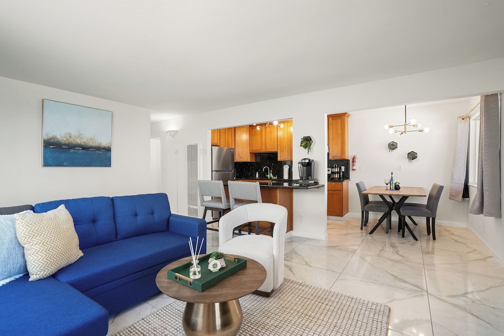 Charming 2BR Ocean Getaway in Pacifica