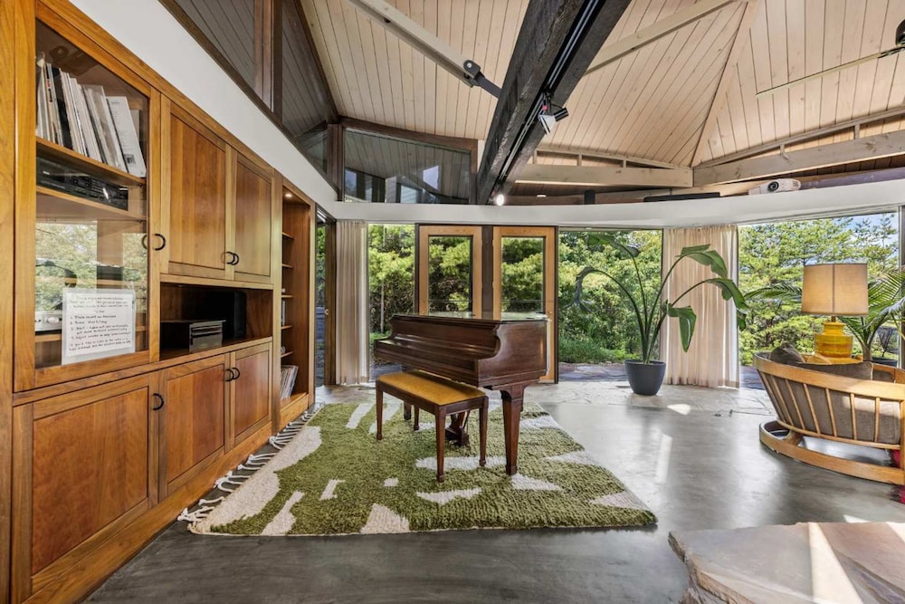 Belltop Architectural Wonder on Private Mountain