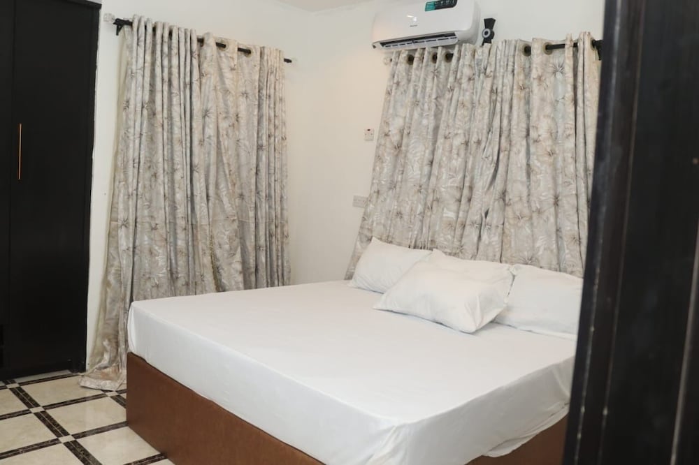 CREMYARK HOME APARTMENTS