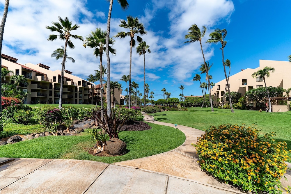 Kamaole Sands 2-204 - Dramatic Ocean and Courtyard Views, 1bd / 2ba, AC, Wi-fi