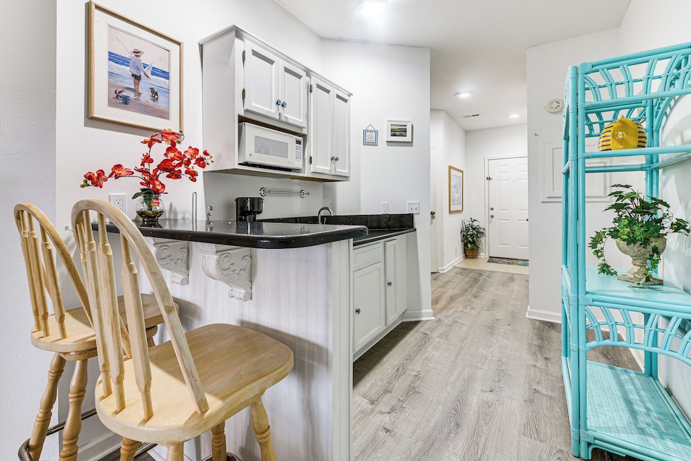 Golfer's Oasis 1 Mi to Ocean: River Creek II Condo