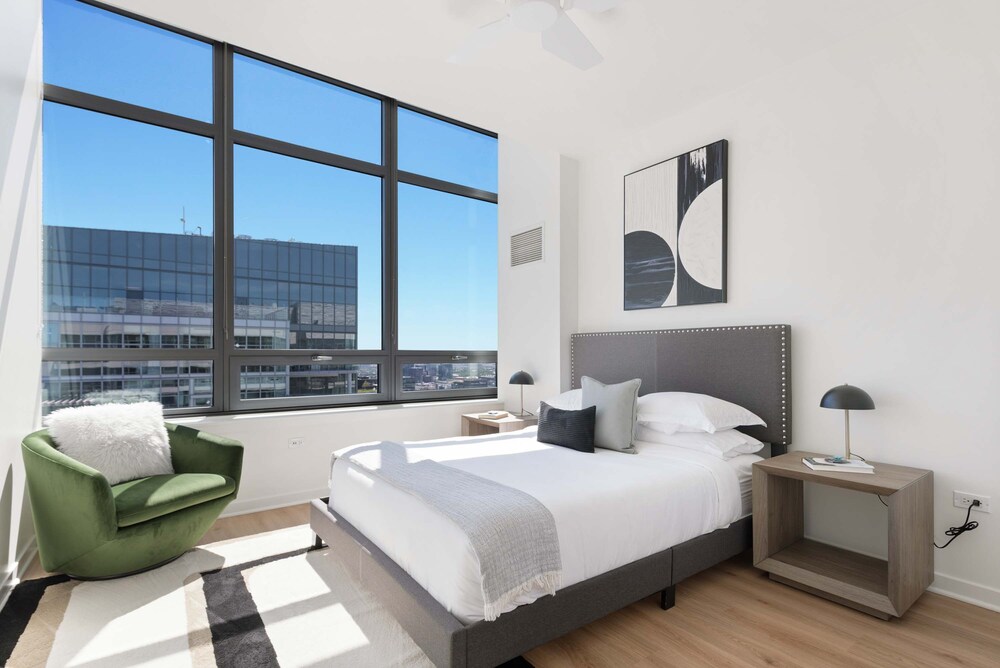 Group Stay 3 Penthouses in the Same Building