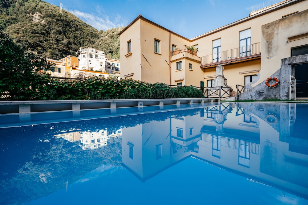 Amalfi Resort photo 2