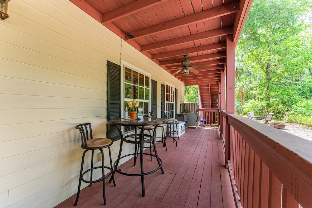The Chassahowitzka Hotel