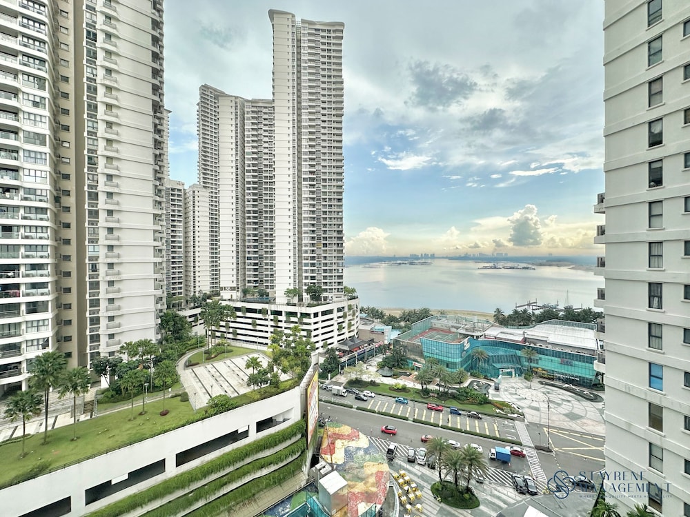 Country Garden Danga Bay Sea View Homestay by Stayrene