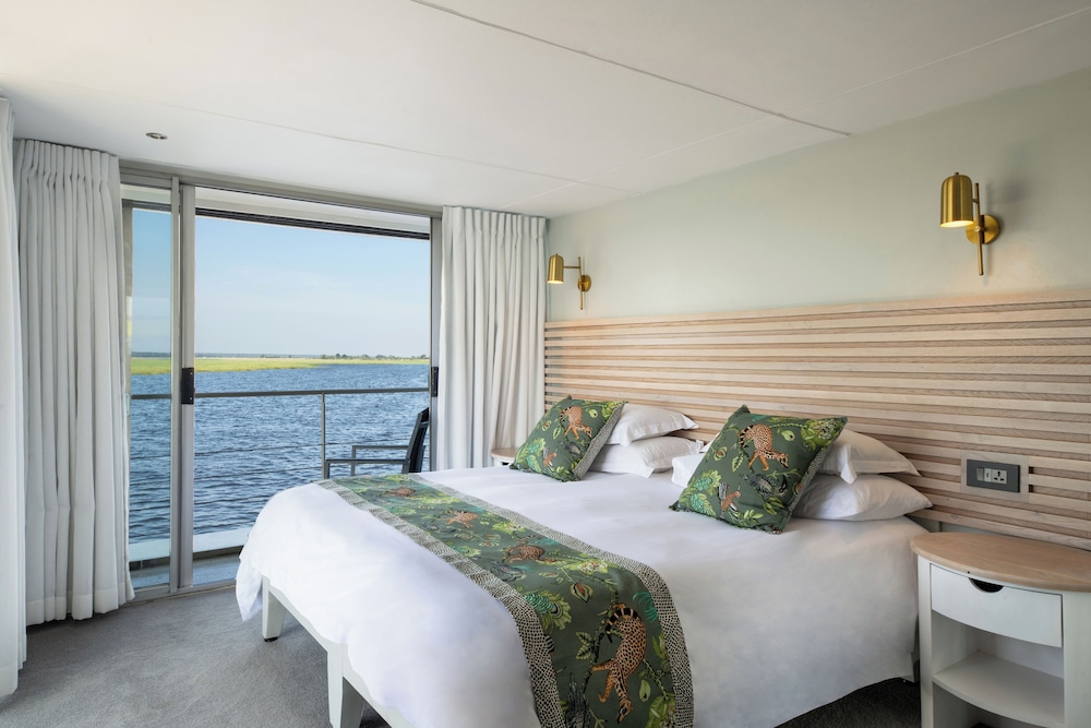 Zambezi Queen by Mantis
