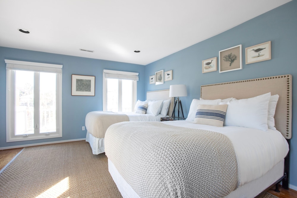 Lighthouse by Avantstay Beachfront View Home w Pool Table Ping Pong
