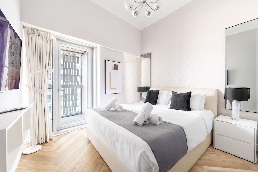 Iconic Marina Stay Cayan Tower 2BR