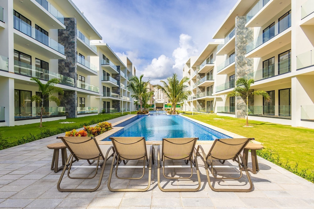 2BR Oasis in Eden Tropical - BBQ Pool Near Beach