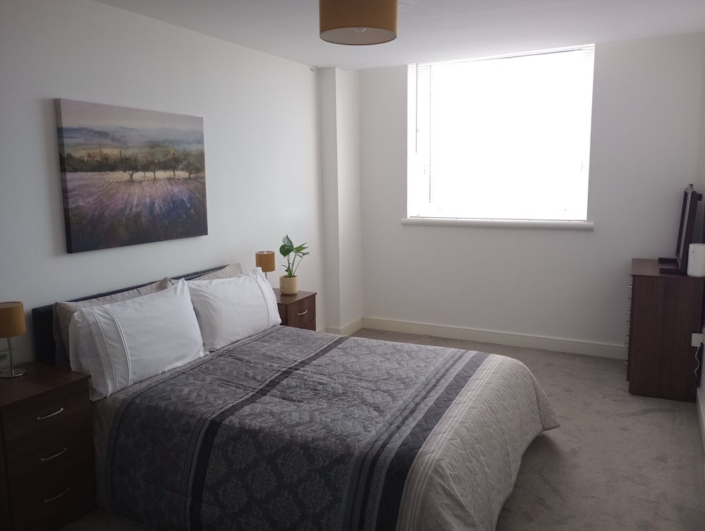 Lovely-cozy Apartment in Brierley Hill view 2