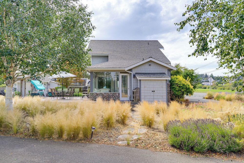 Steps to Beach: Home w/ Hot Tub in Oak Harbor!