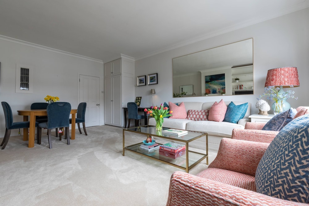 Sloane Avenue IV by Onefinestay
