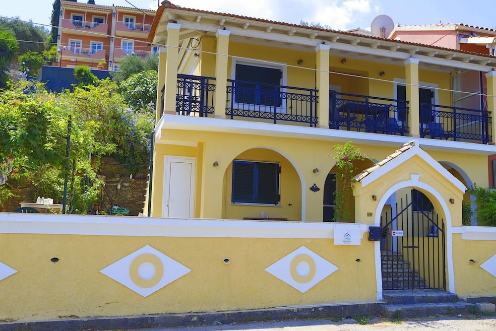Vostalo apartments by Kassiopi's Sea