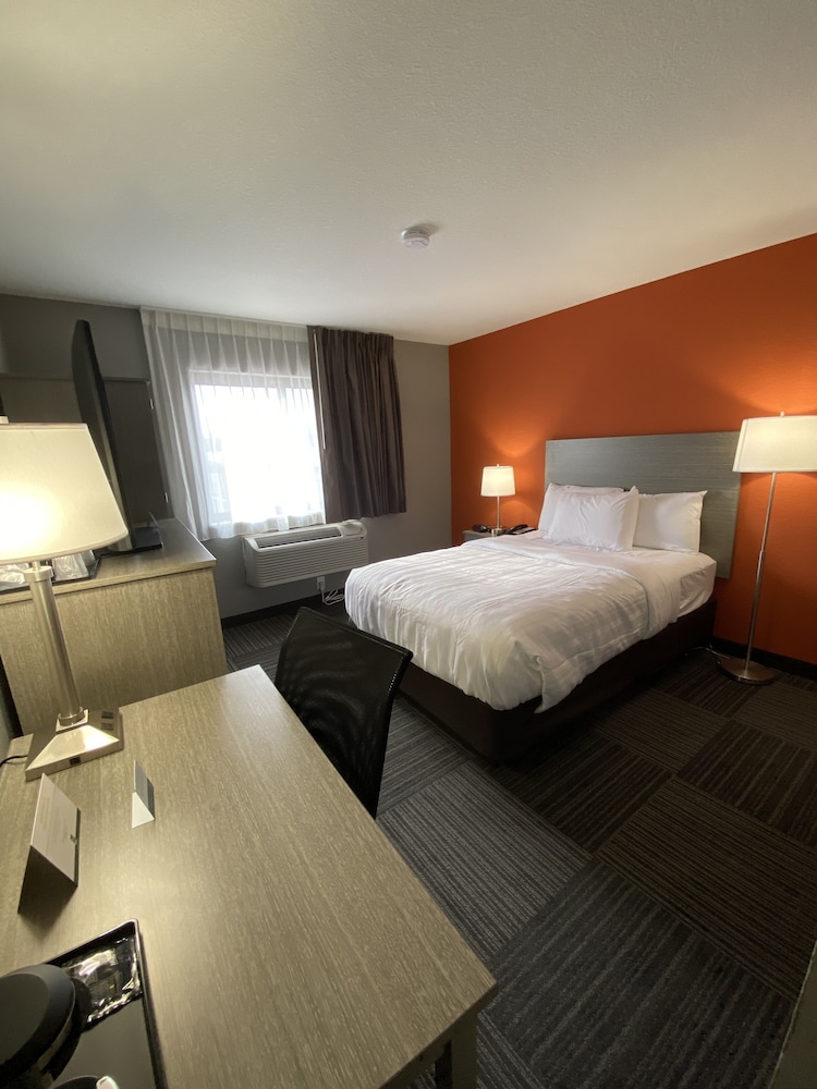 Quality Inn & Suites Hammond Near I-8090
