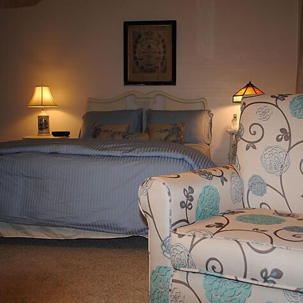 Crestmont Inn