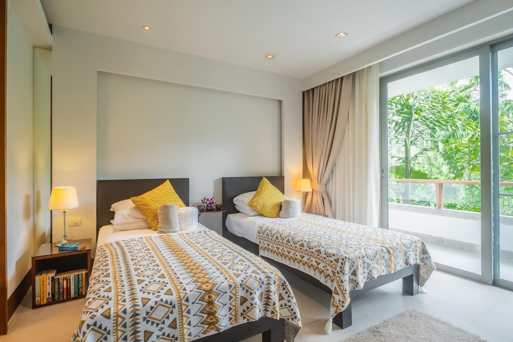 Pearl Of Naithon 3 Bedroom Beachfront Condo
