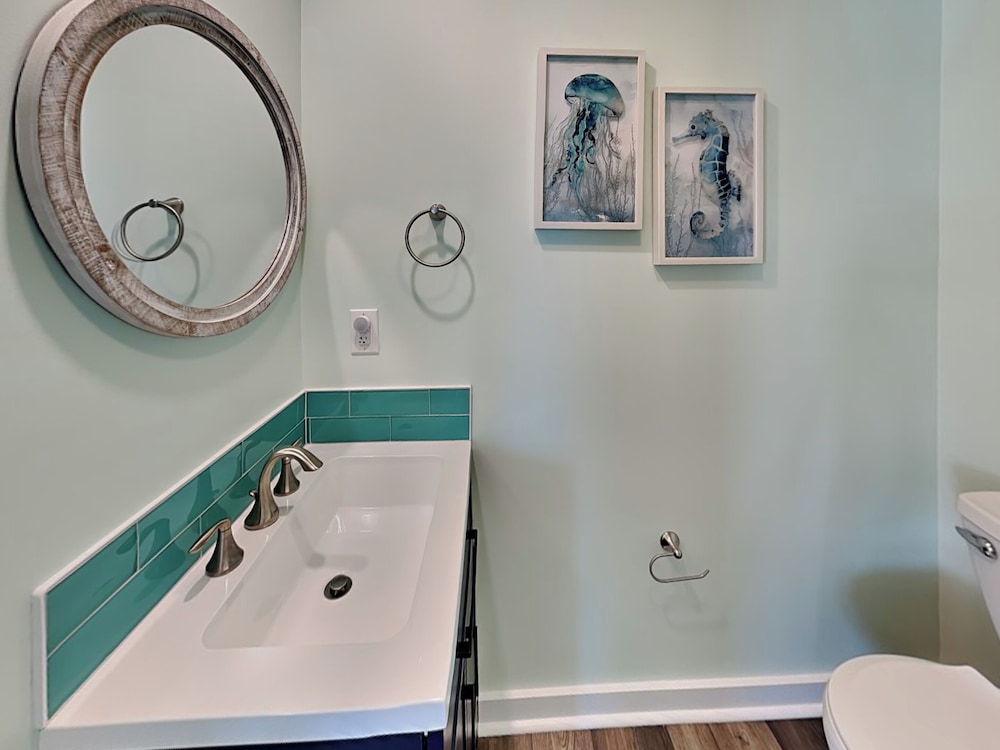 Salty Seahorse by Topsail Realty