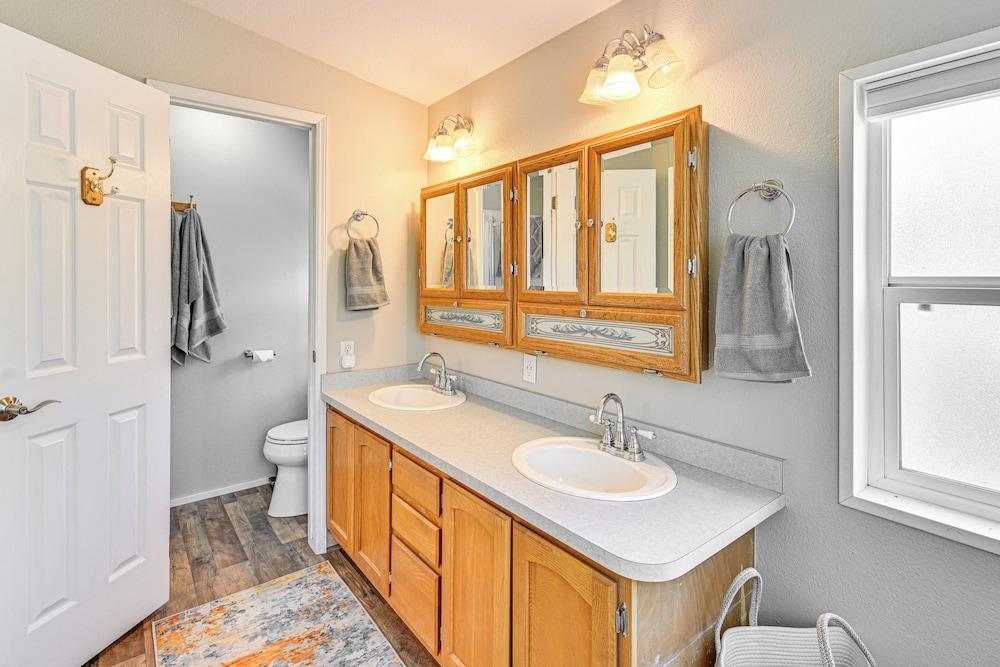 Creekside Buena Vista Retreat: Walk to Main St!