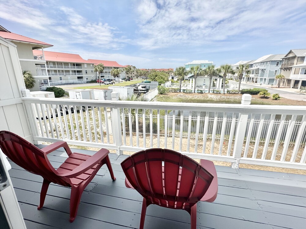 Island Cottage 1 Bedroom Townhouse by RedAwning view 3