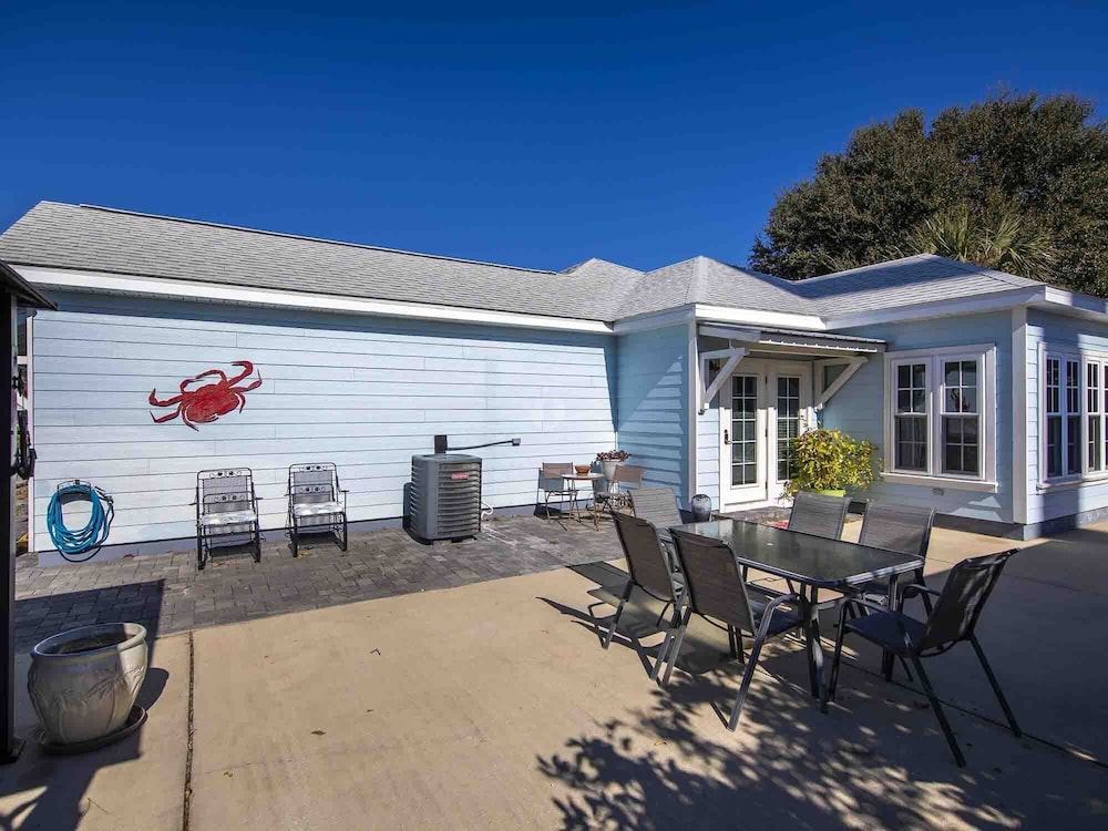Suzwinks Beach House view 3