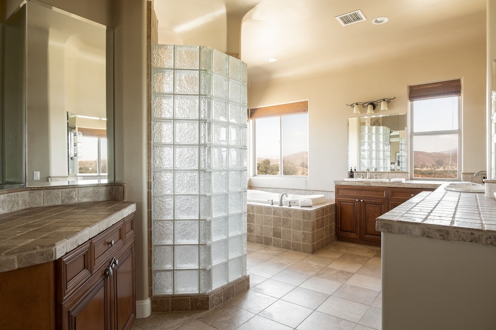 Sangiovese By Avantstay Spectacular Estate w Pool Hot Tub Putting Green