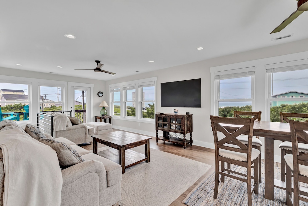 Oceanwatch Cottage by Topsail Realty
