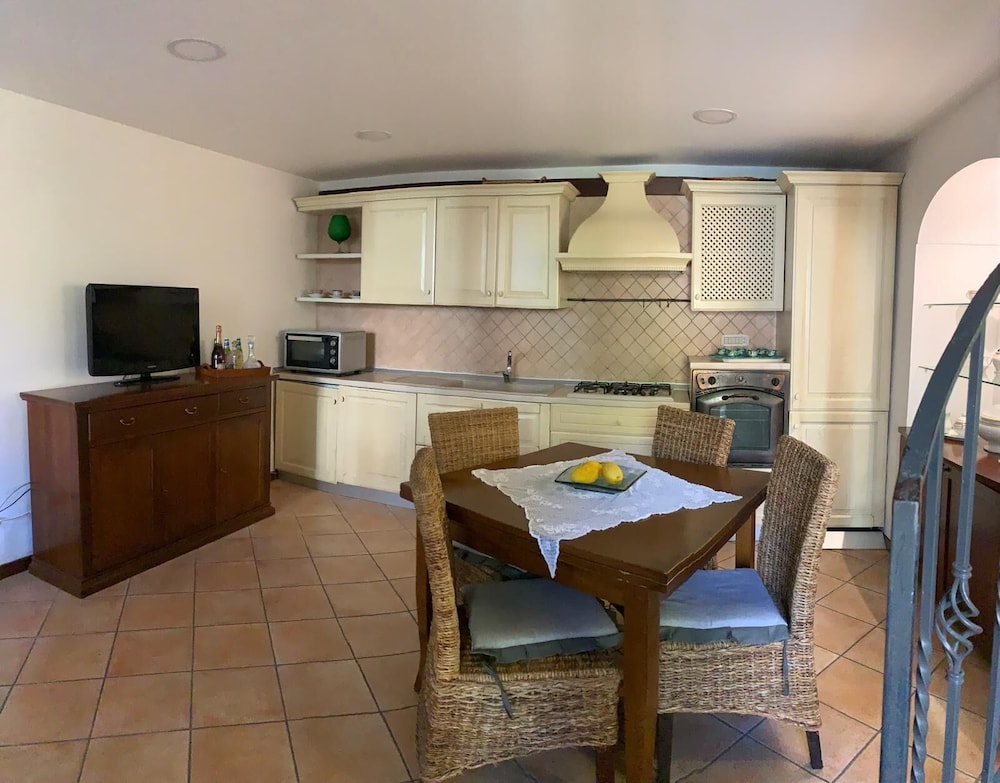 Annygiò House - De Vivo Realty