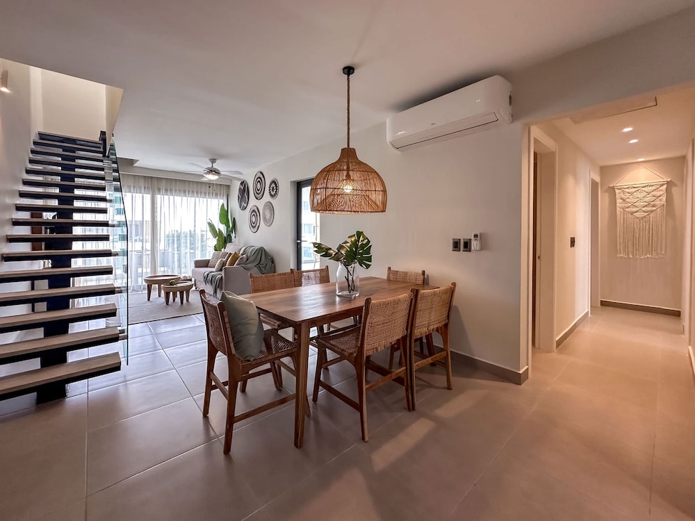 4 Bedroom Beach Penthouse w Private Rooftop