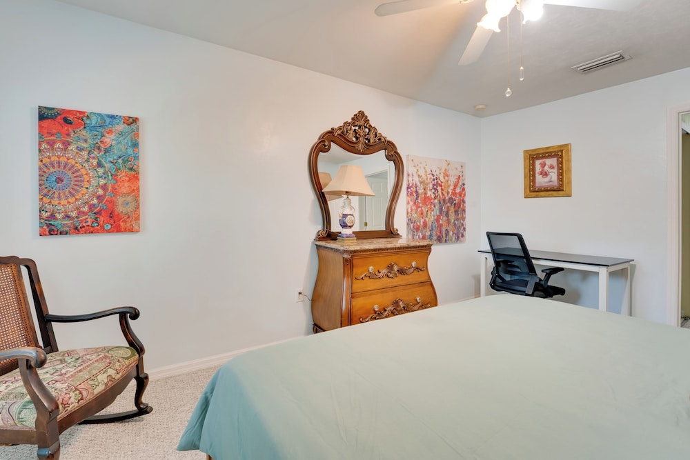 Golf Course Community Home Near Springs & Swimming