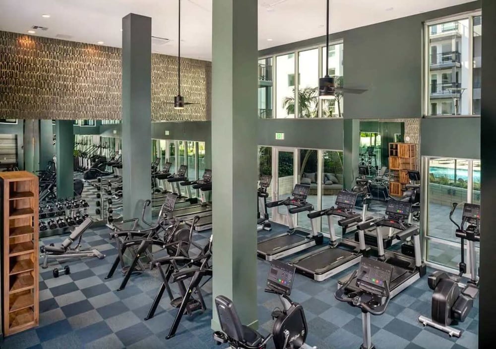 Modern Oasis 10 Min From Disneyland With Pool GYM