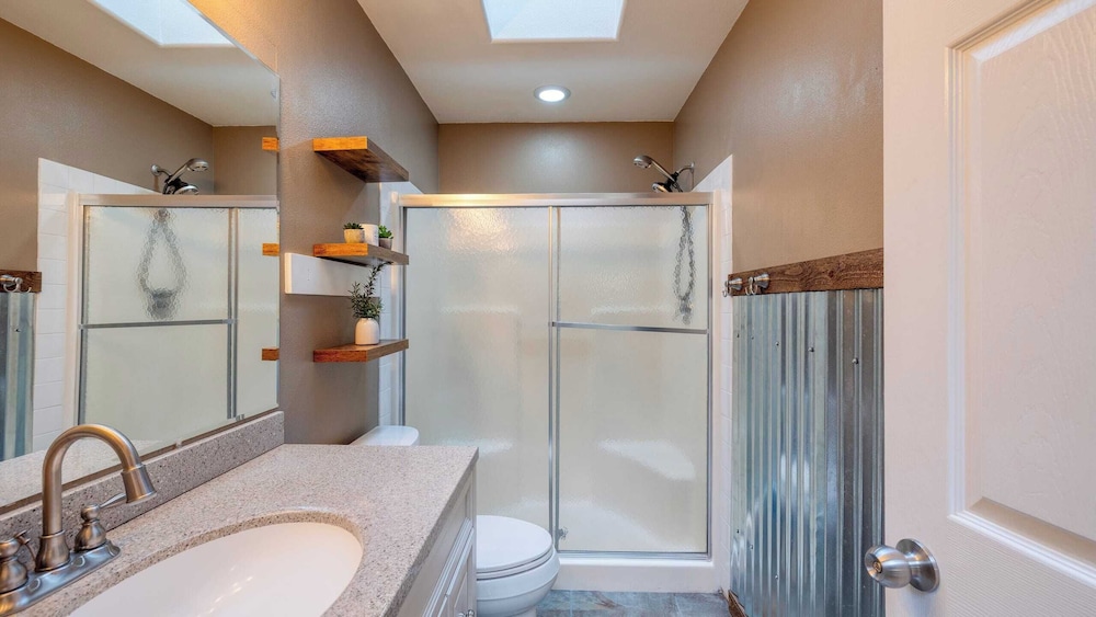 Stylish Forest Getaway on Whidbey Island Near Beaches, Wineries & Trails Cedarview Retreat by Avantstay