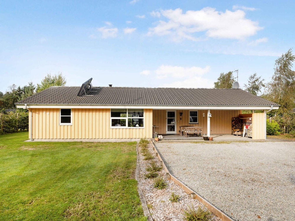 5 Star Holiday Home in Hals