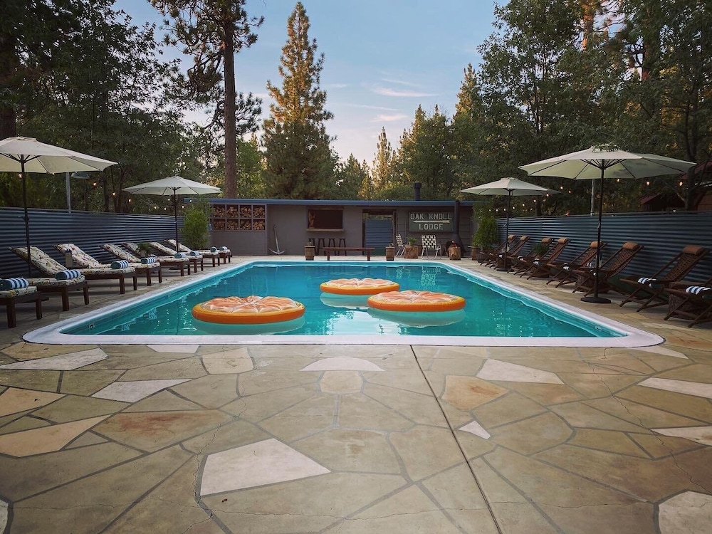 Oak Knoll Lodge