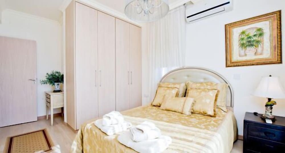 Amadora Luxury Villas