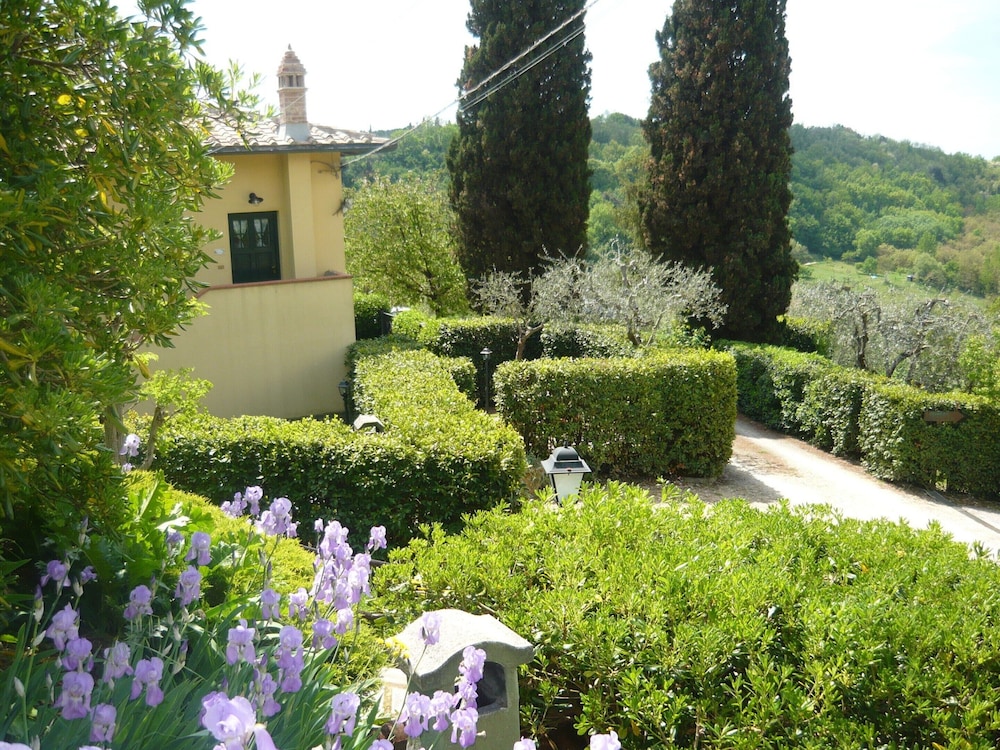 Tuscan Landscape Farmhouse view 3
