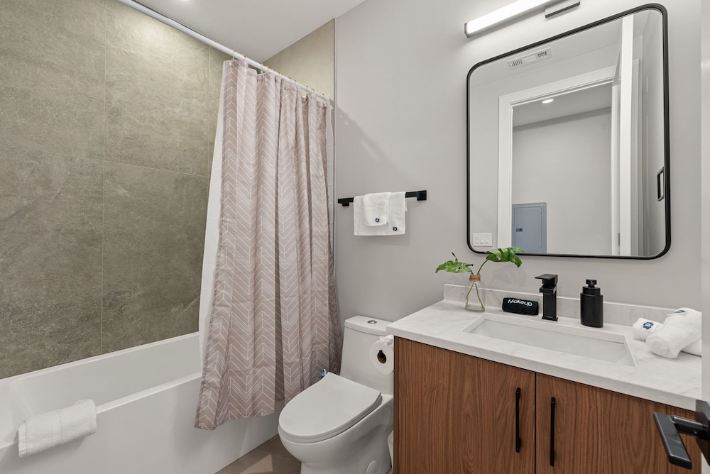 Bright 2bed 2bath in Brand New Pilsen Development