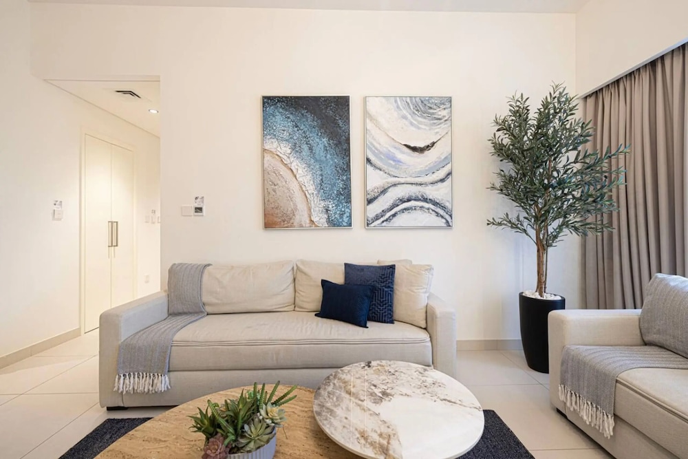 Burj Crown Lux Apartment by Dubai Mall