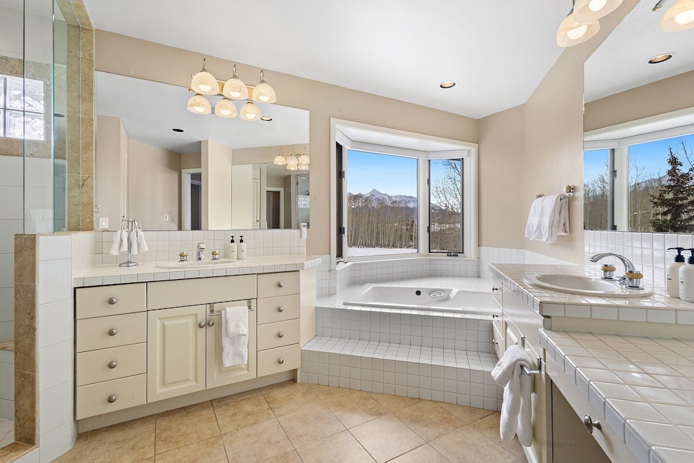 Wapiti Lane 4 Bedroom Home