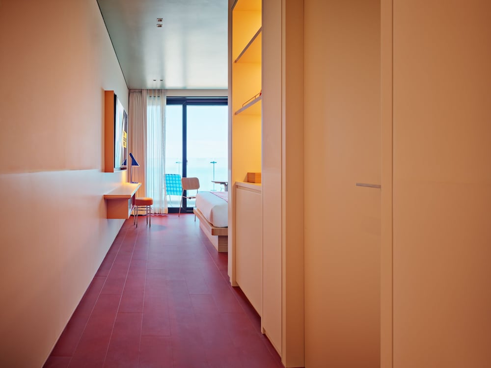 The Coolest Hotel 32