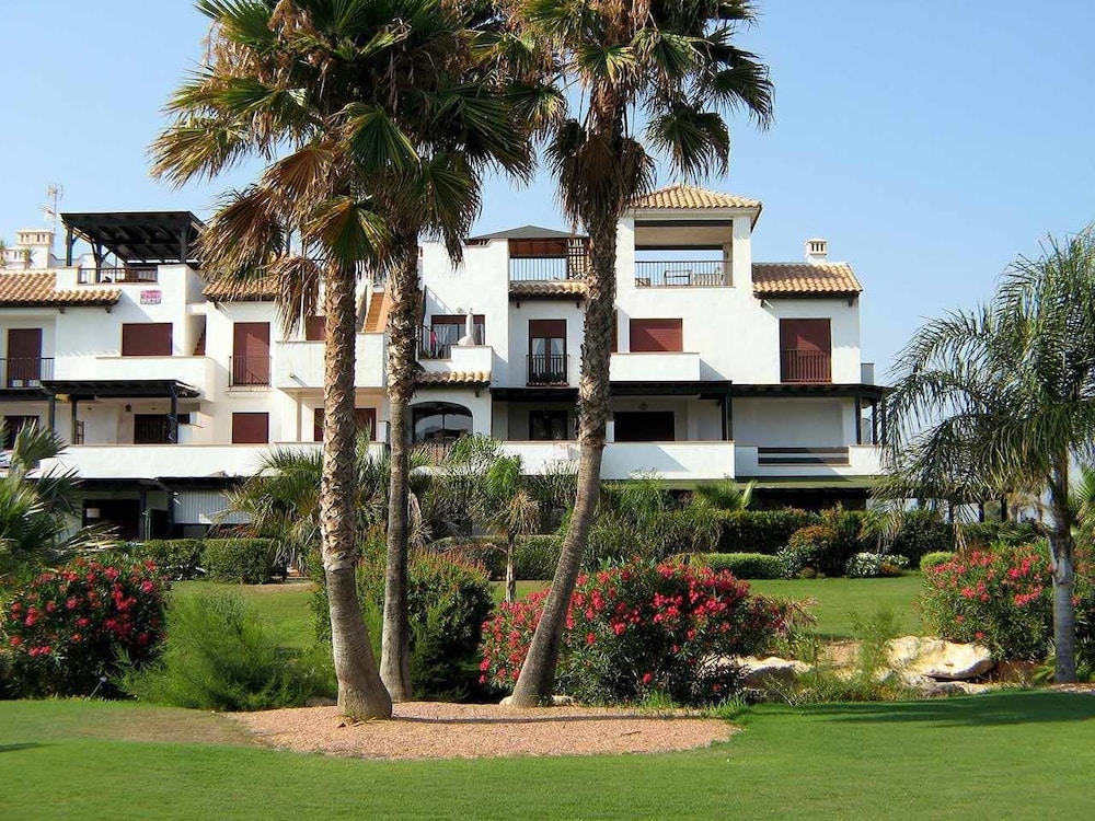 Venavera H21a - 2 Dorm / 1bath Walk to Beach