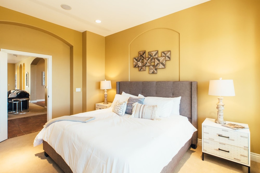 Via del Sur by Avantstay Private Spanish Villa w Views Walk to Wineries