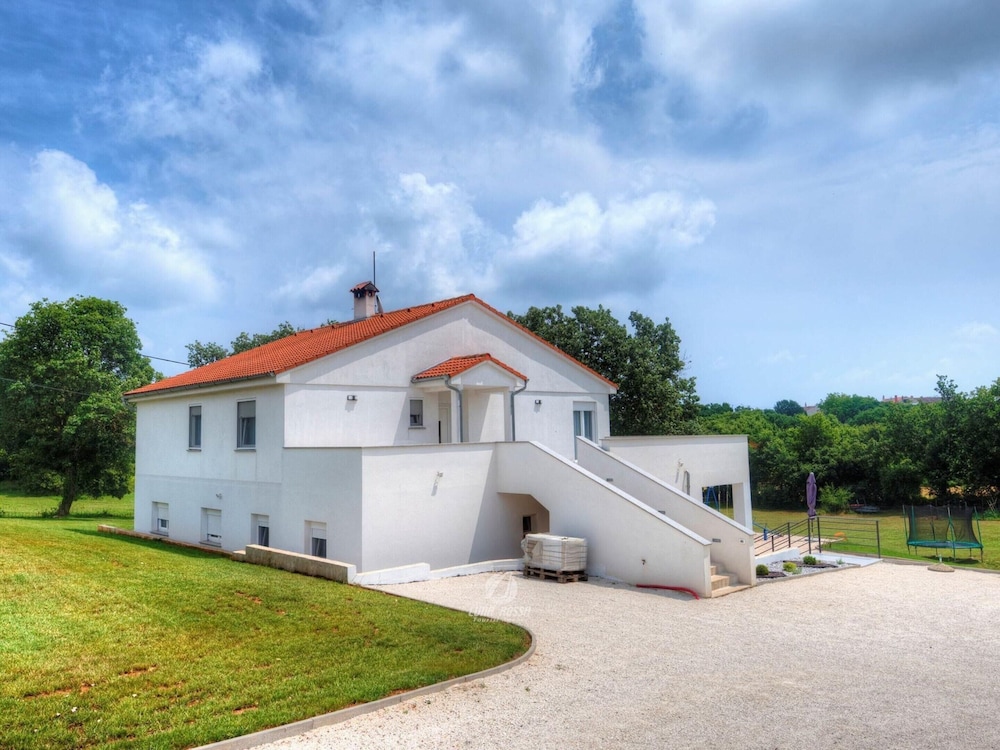 Apartment in Valtura With Family-friendly Yard